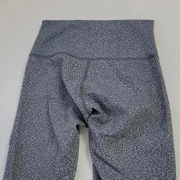 Lululemon Wunder Under Crop (Hi-Rise) (Full-On Luxtreme 21")Fractal Alpine Whi - Picture 12 of 15